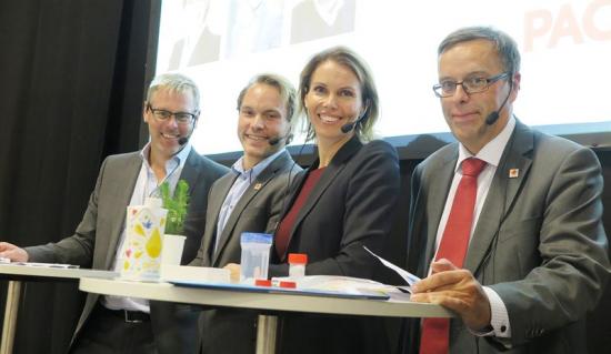 <span>FOTO:  STORA ENSO - </span><span>Fr v Marcus Petersson, chefredaktör, Packmarknaden, Nils von Essen, marknadsspecialist, Stora Enso, </span><span><span>Ulrika Lilja, kommunikationsdirektör, Stora Enso Anders Brolin, ansvarig extern F&U, Stora Enso grillades under onsdagen i ”Heta stolen” på Förpackningsmässan Empack i Stockholm. </span></span>