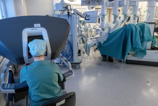 Första Graviditeten Efter Livmodertransplantation Med Robotkirurgi Nyheter